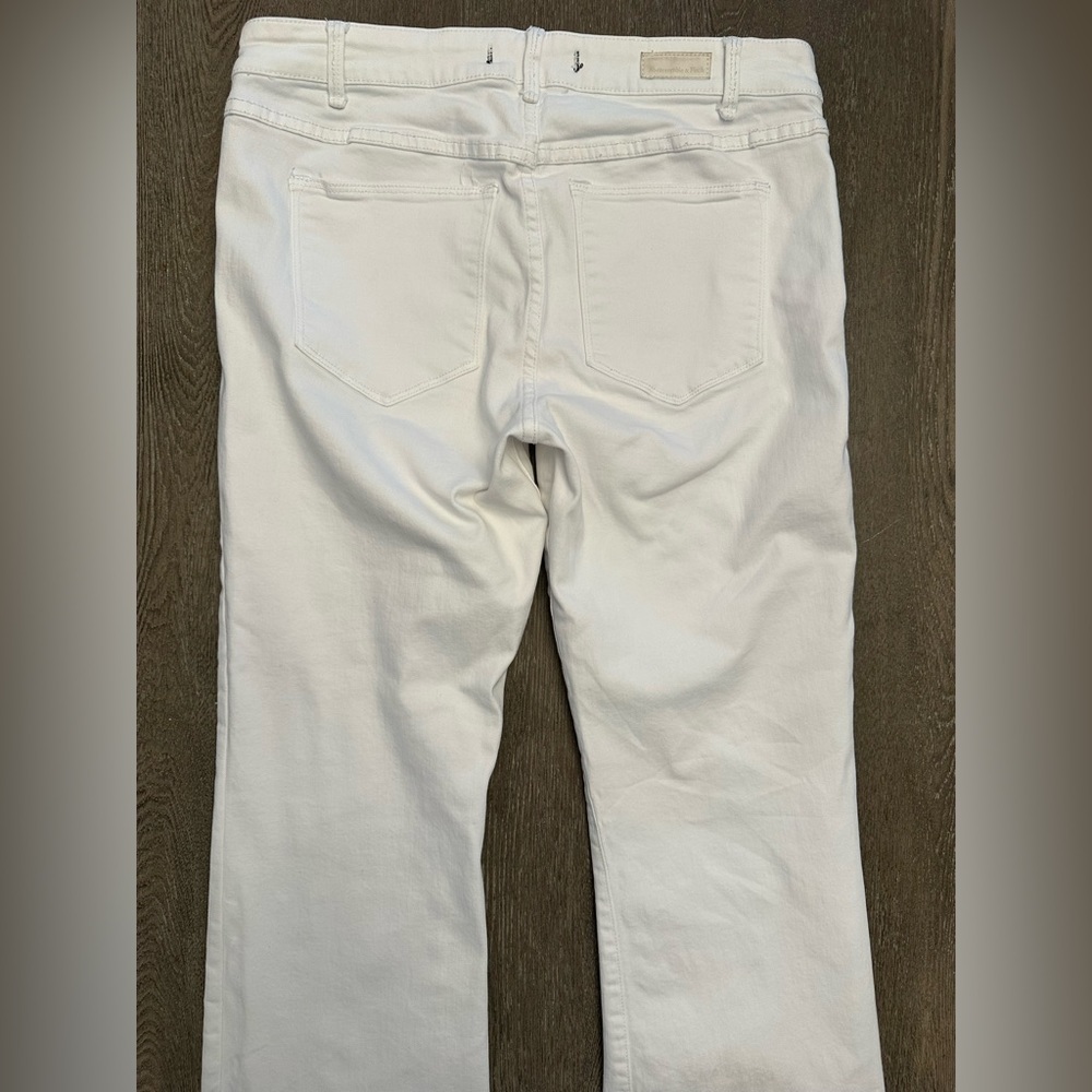 Abercrombie & Fitch White Asymmetrical Raw Hem Cropped Ankle Jeans | Size 31 - Picture 5 of 6